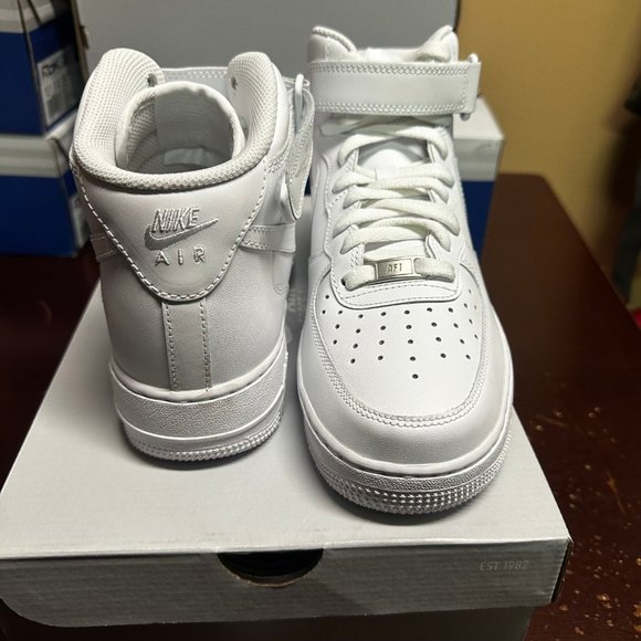 Nike Mens White Air Force 1 Mid 07 CW2289-111 Leather Adjustable Lace Up Sneaker main image 5
